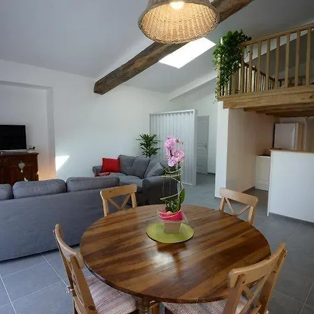 Holiday home Chez Gustave Saint-Georges-les-Baillargeaux